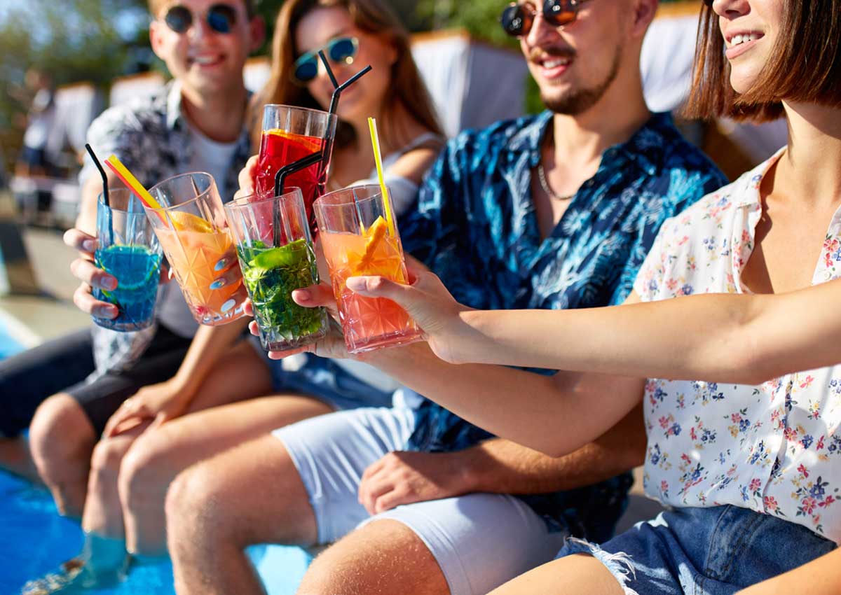 cocktails rafraîchissants fête piscine réussie